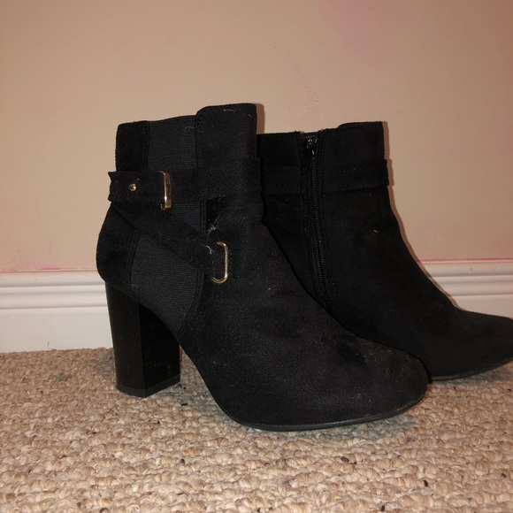 Black ankle boots with gold belt detailing - Picture 2 of 4